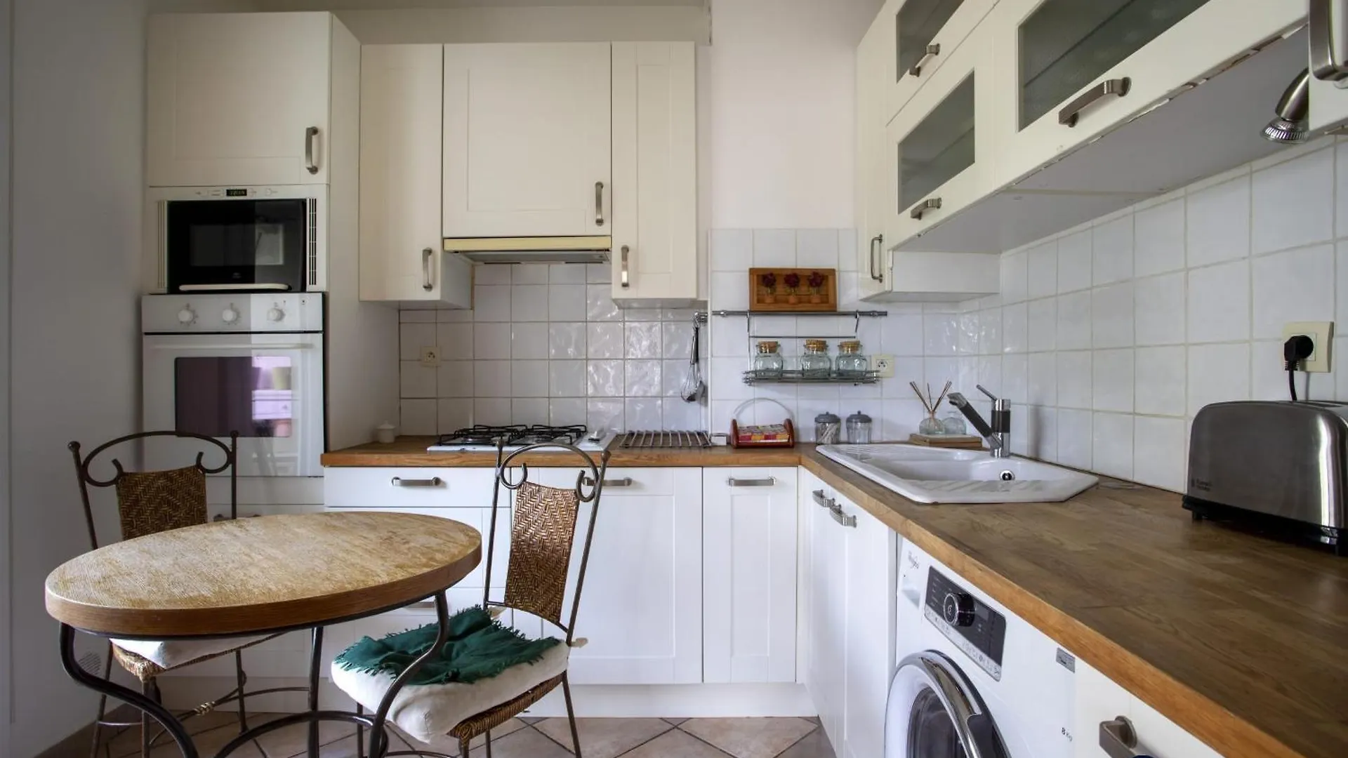 Air-Conditioned Apartment In The Imperial Park Nice France